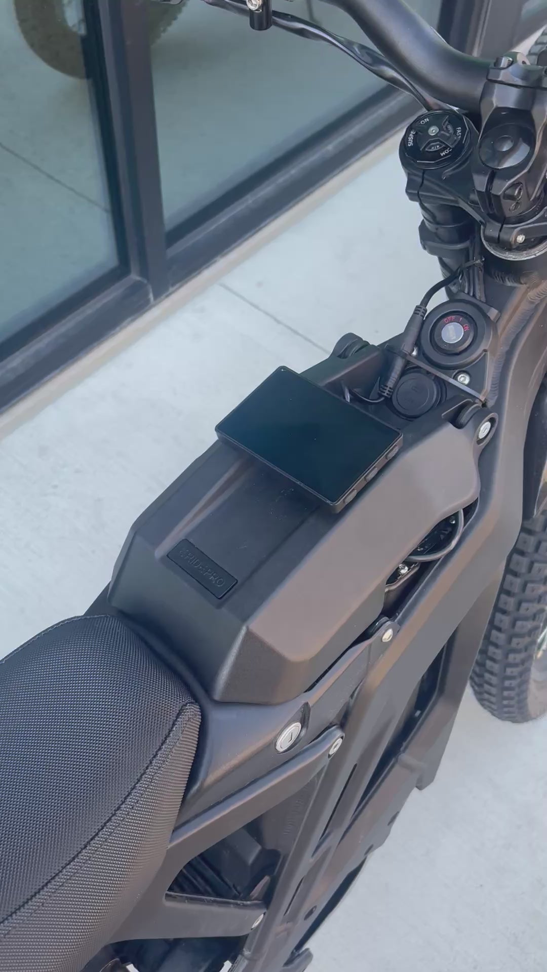 E-Ride Battery Cap Screen Mount Kit